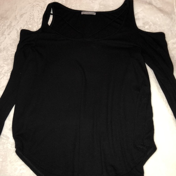 black blouse - Picture 1 of 3